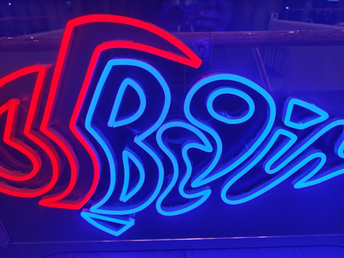 gyuuuunyuuuumow's tweet image. #BEGIN 歌って踊って泣いて楽しかった。
沖縄バンドのライブ反省会なのに居酒屋北海道とはこれいかに。ありっ！乾杯。