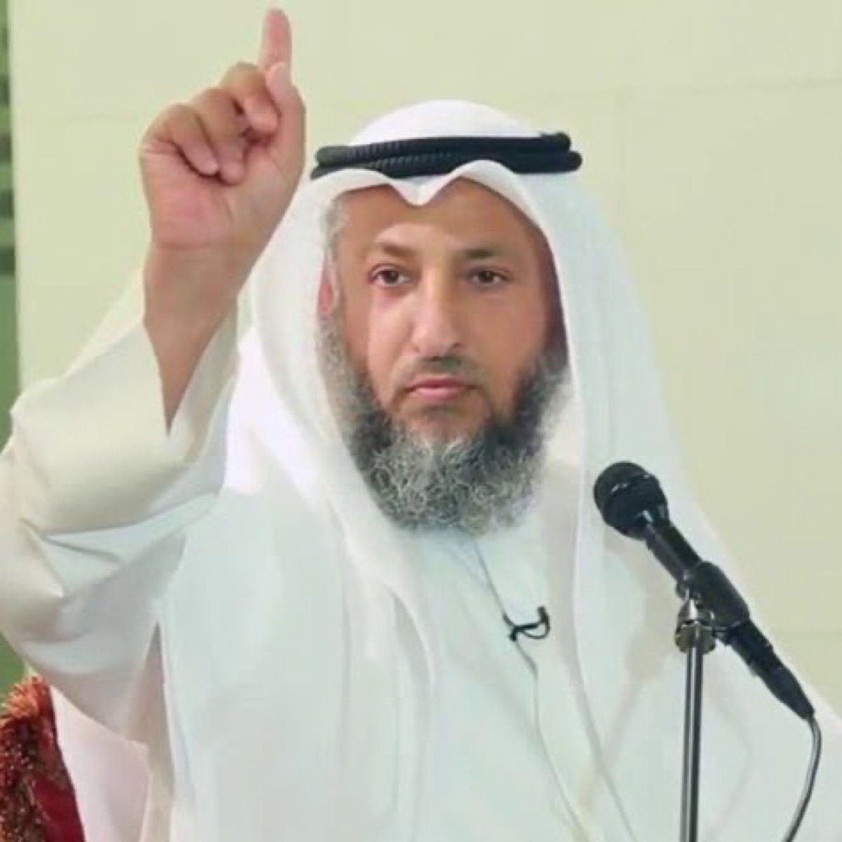 S7RM_'s tweet photo. ينكر بعض الجهلة كلمة الشيخ عثمان الخميس - مرابط على الباتريوت - ويستعملها من باب السخرية والاستهزاء!

ولا اعلم هل هو جهل فعلا ، ام حقد دفين على الشيخ حفظه الله .

كما يرابط الجندي على الحدود بسلاح معين يحمي نفسه ووطنه ، يرابط اخر بسلاح اخر لكل معتدٍ من الجو وهو الباتريوت .

لم يكن في كلام الشيخ شيء اساسا ، ولكن الجهلة والحاقدين ماتركوا شيئا الا وحاولوا تشويهه .

حفظ الله شيخنا وسدده .