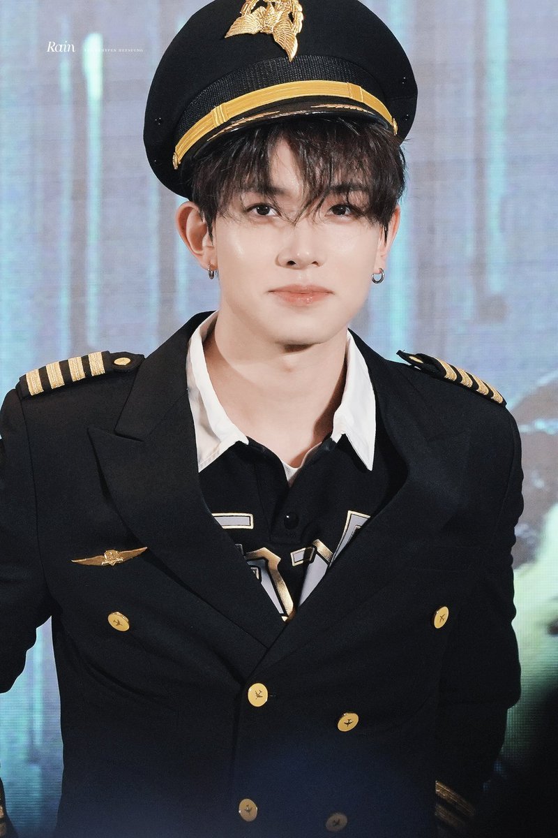 Heeseungs_eomma's tweet photo. FANSIGN 26.03.08

Him wearing that uniform... So handsome, so attractive, so sexy!!!
#HEESEUNG 🔥
(1/3) https://t.co/ZoSkTRhR1Y