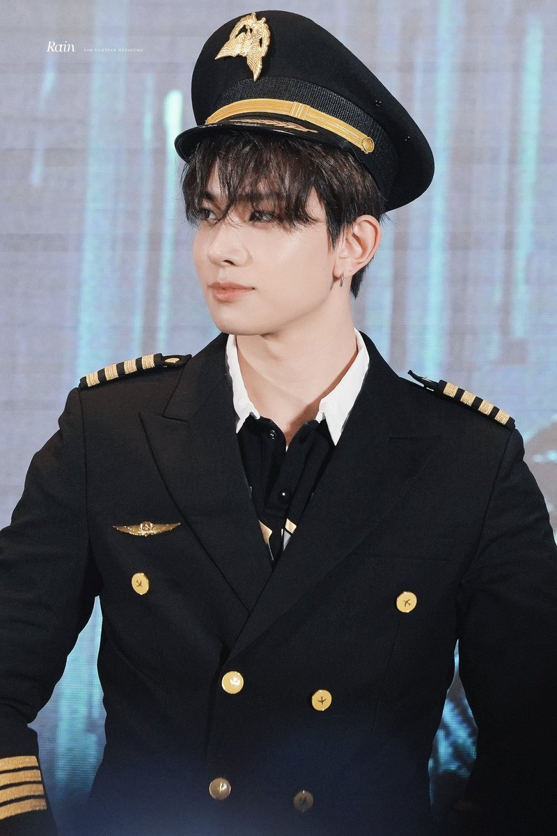 Heeseungs_eomma's tweet photo. FANSIGN 26.03.08

Him wearing that uniform... So handsome, so attractive, so sexy!!!
#HEESEUNG 🔥
(1/3) https://t.co/ZoSkTRhR1Y