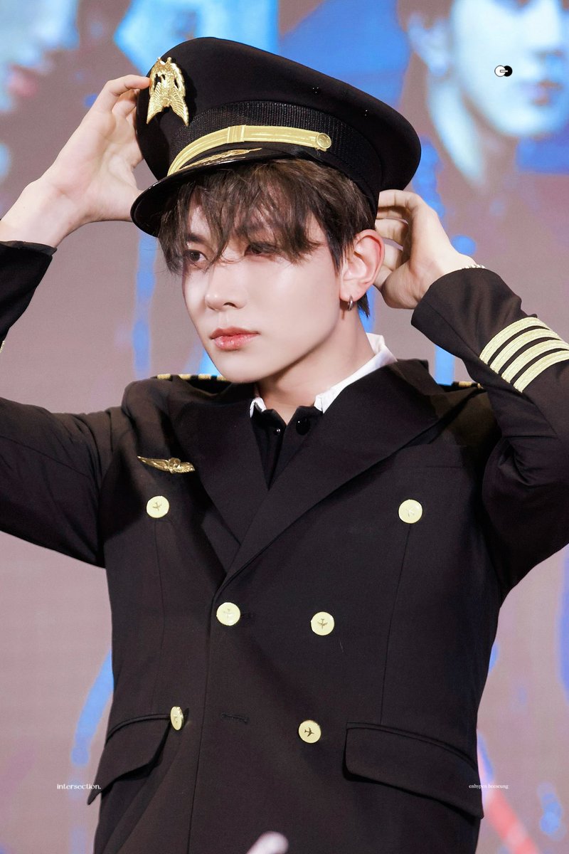 Heeseungs_eomma's tweet photo. FANSIGN 26.03.08

Him wearing that uniform... So handsome, so attractive, so sexy!!!
#HEESEUNG 🔥
(1/3) https://t.co/ZoSkTRhR1Y