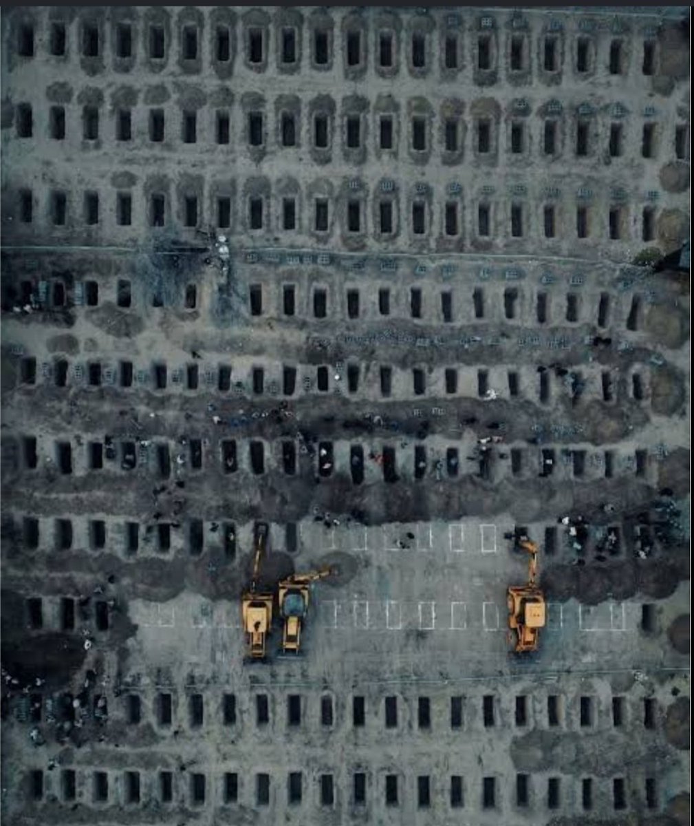 Batının bize dayattığı değerler; 165 masum kız çocuğu okulunda şehit edilirken 8 Mart dünya kadınlar günü...
Cennet Anaların Ayakları Altındadır. Nokta.