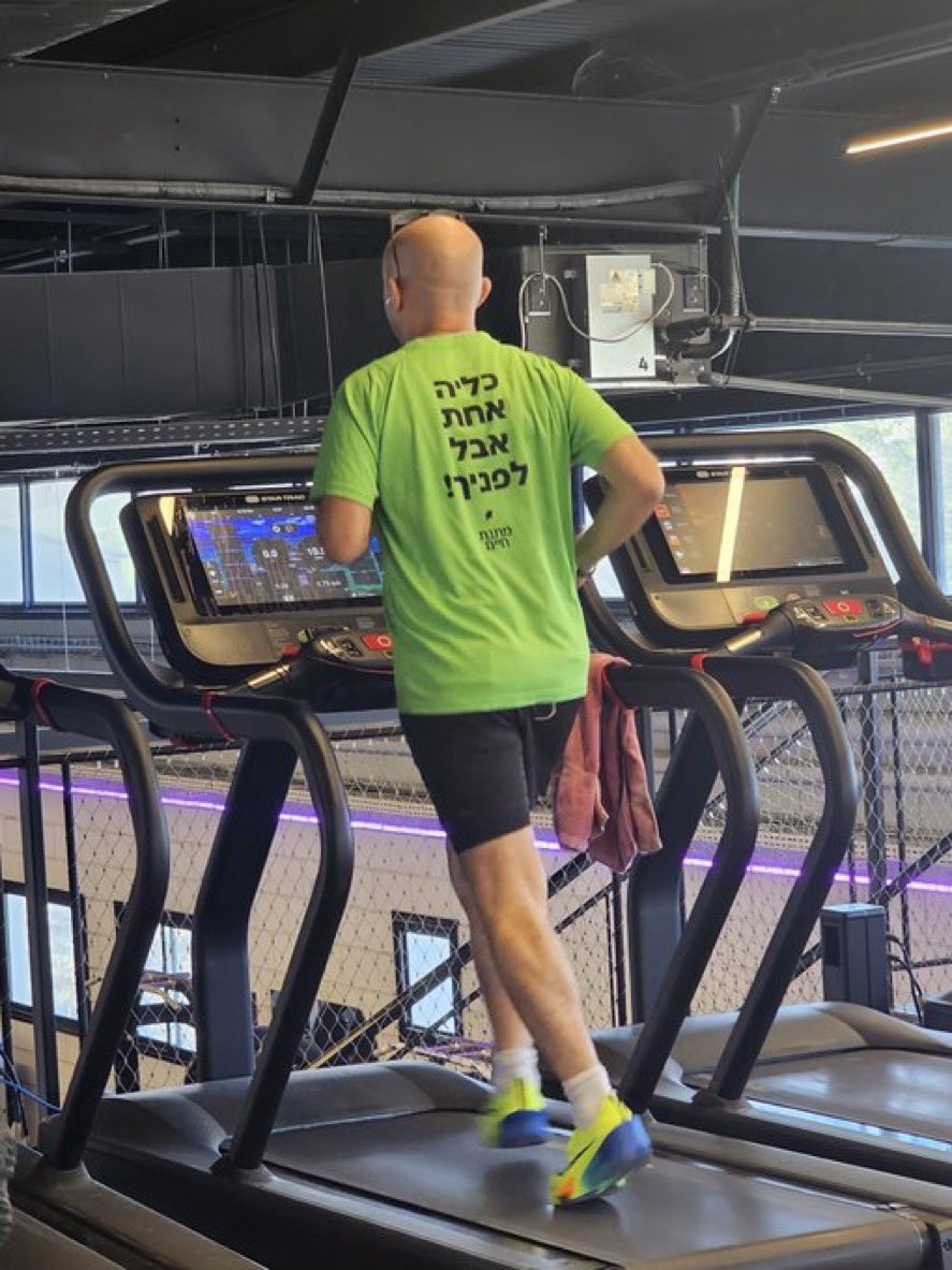 EylonALevy's tweet photo. “ONE KIDNEY BUT STILL AHEAD OF YOU”
This image captures the Israeli spirit:
💙selfless giving
💙a competitive urge to be top
💙calm routine in emergency
#spirituallyIsraeli https://t.co/6Yc6T2KePi