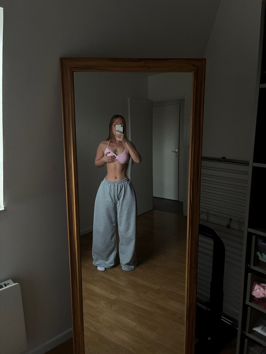 lylybloomfit tweet media