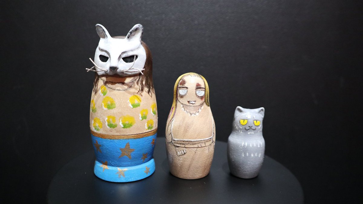 すべての #コワイエイガ 出展作品をオンラインショップへ掲載いたしましたコン！ お待たせして申し訳ございませんコン……！

作品に添えられた「各アーティストからの映画推薦コメント」も通販サイトでご覧いただけますのでぜひ～✨️