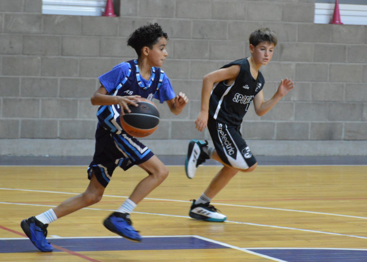 YA PICA DE MANERA OFICIAL.

El básquet formativo volvió a rodar en Mar del Plata. Con el inicio del Torneo Preparación 2026 se puso en marcha de manera oficial la actividad de la AMB en las categorías más chicas del masculino.

planetanaranja.site