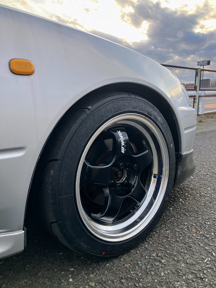 db4mini's tweet photo. #AE111
 7年落ちのATR SPORT(ヒビ多め硬め)からナンカンAR-1に交換してもらいました！

元のタイヤより重さはあるようで加速は少し鈍くなったかな？くらいですがハンドリングがダイレクトになってタイヤの食いもかなり良いですよ〜

タイヤが柔らかくなったお陰か乗り心地良くなりました！良かったw https://t.co/y346dRCEow