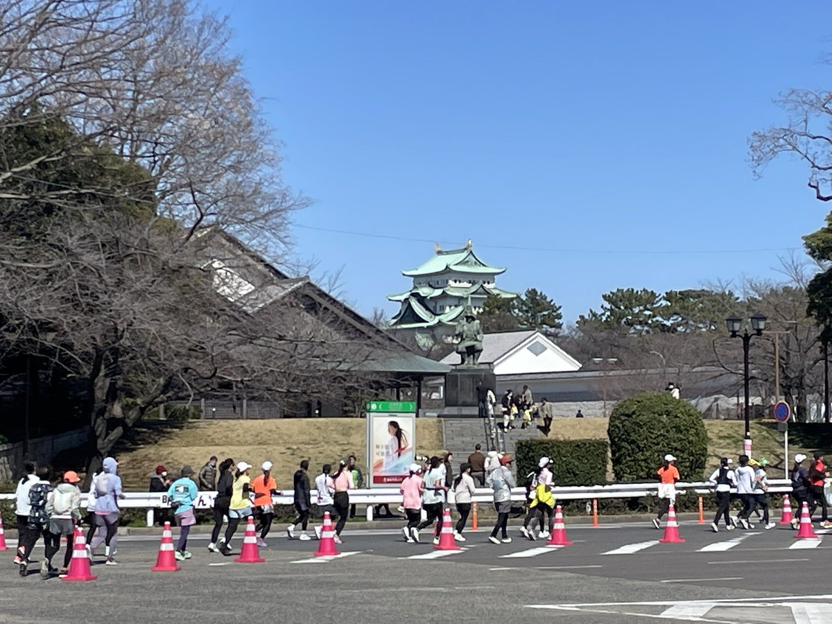 maxi_m0911's tweet photo. 名古屋ウィメンズマラソン完走した！
信じられない強風で心折れるかと思った。
女性だけの大会は華やかでかわいくて、トイレもきれいだし気配り合いだし、驚くほどに快適かつ楽しかった！ https://t.co/AyqFkU95HZ