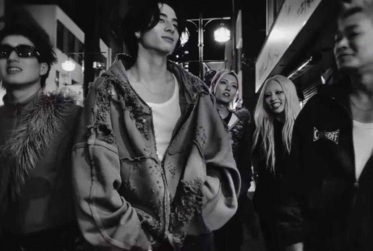 ｽﾝ𖤐 tweet media