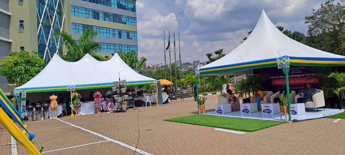 Gasabo_District's tweet photo. Umuhuzabikorwa w'Inama y'Igihugu y'abagore ku rwego rw'Akarere mu ijambo rye yatangiye asobanura amavu n'amavuko y'Umunsi w'umugore mu Rwanda.
Yagarutse kandi ku bikorwa byakozwe mbere hategurwa umunsi nyir'izina w'Umugore hamwe n'ibizakomeza muri uku kwezi.
Umugore ni uw'agaciro https://t.co/jqGya55mrm