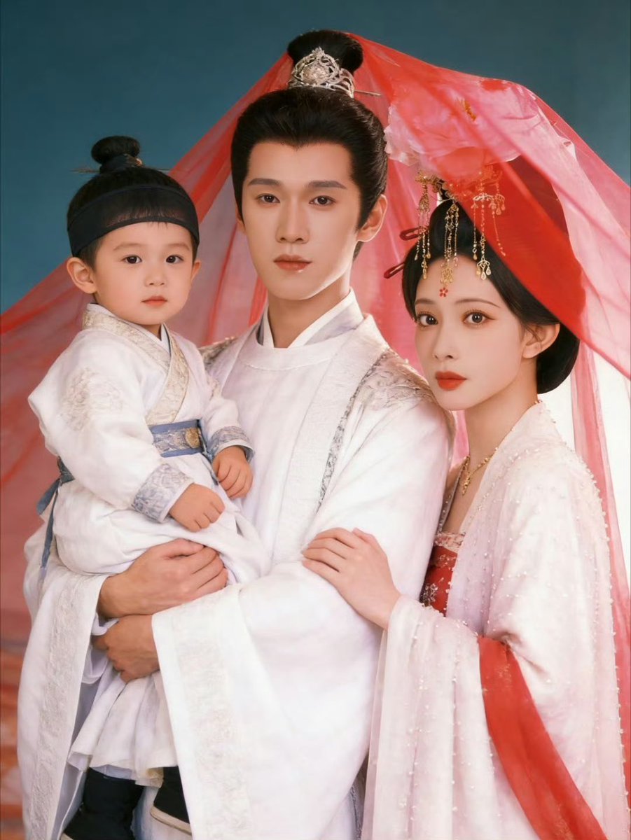 เธออย่ามาเล่นกับใจรู้ไหมว่าไม่ดี 
#TigersSnifftheRose 
#YunQianMengRao