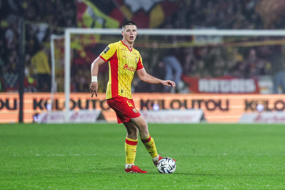 Nidal Celik was taken off at halftime today in RC Lens 3-0 victory against Metz due to a muscle injury it seems. #Ligue1