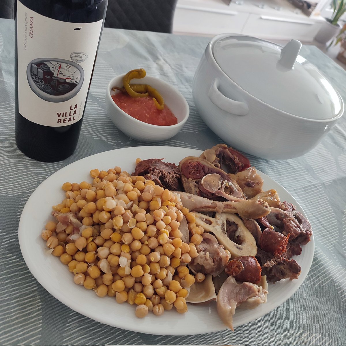vinosdebolsillo's tweet image. Cocido en tres vuelcos
🍷La Villa Real Crianza @VinoLaVillaReal @vinodelamancha 
#Domingo #vino