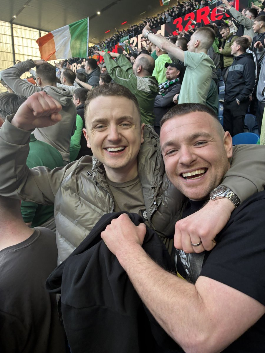 The famous elbow 😎🍀 when will I see you again…..