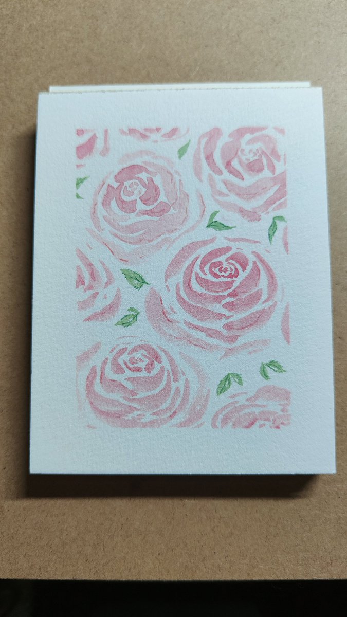 Je me suis remise a l'aquarelle, j'ai juste fait des roses sur un tout piti format 🌹