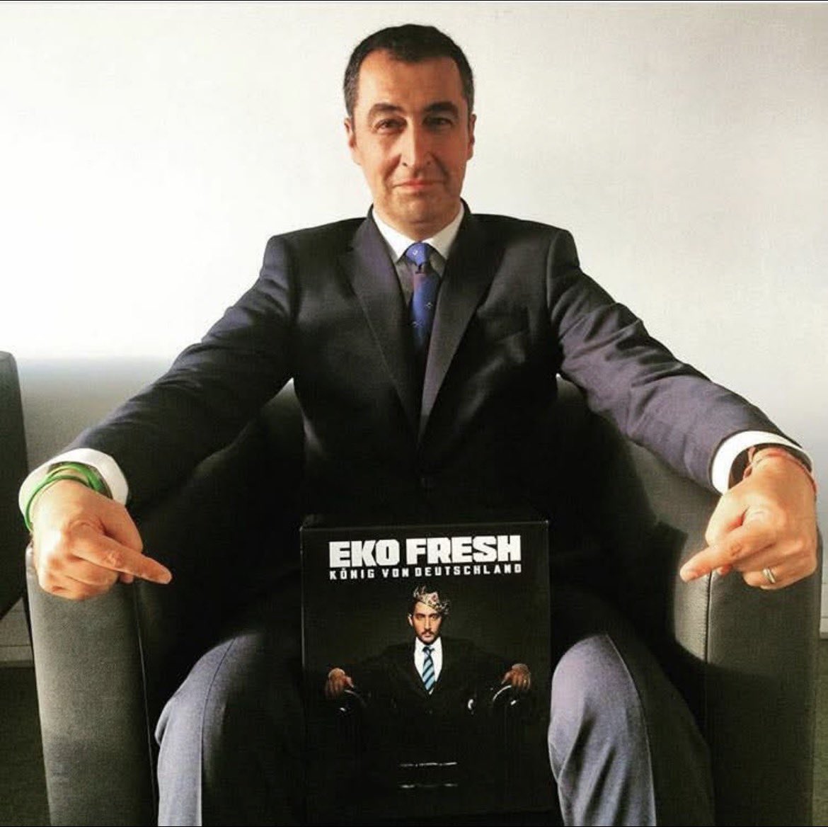 Trainer Giovanni tweet media