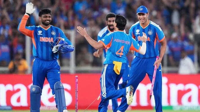 IndiaToday's tweet image. #India's historic Men's #T20WorldCup title defence: In Stats 

T20 World Cup, #IND vs #NZ: India won their second title after beating New Zealand by 96 runs in the final on Sunday, March 8 at the #NarendraModiStadium in #Ahmedabad. The Men in Blue scored 255 for five after which