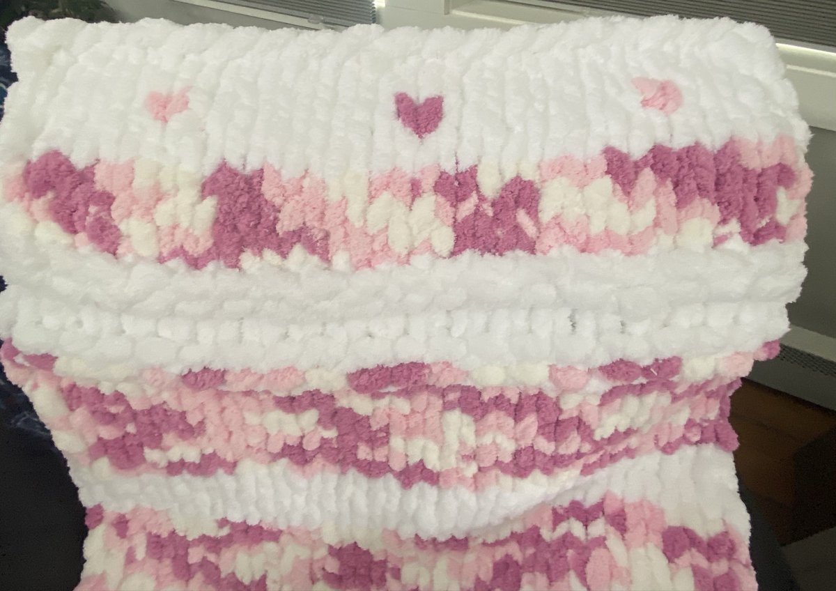 Dalton3252016's tweet photo. Okay, it’s done 🫣 First one made! Now on to the next one for granddaughter number 2.. learning as I go🩷🩷🩷
#ChunkyThrow #ChunkyYarn https://t.co/xDVTUzhzJ1