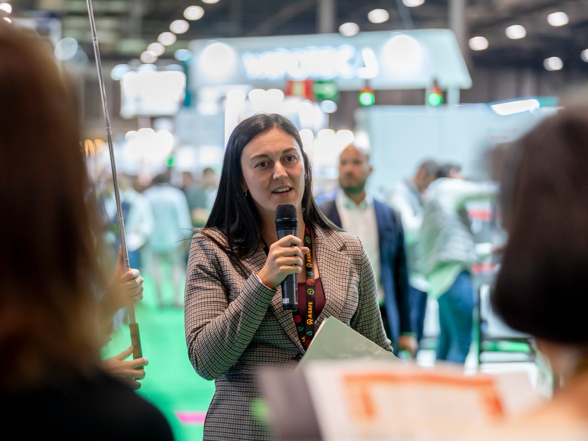 EmpackSpain's tweet photo. Hoy celebramos a todas las mujeres, a las que investigan, diseñan, producen, lideran equipos y empujan la industria hacia adelante cada día.

Porque cuando hay más miradas, más talento y más oportunidades, la industria crece mejor.

Feliz Día Internacional de la Mujer. 💜 https://t.co/HDHGyidvMM