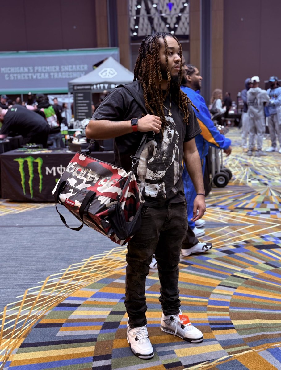 HandsomeSquidward tweet media