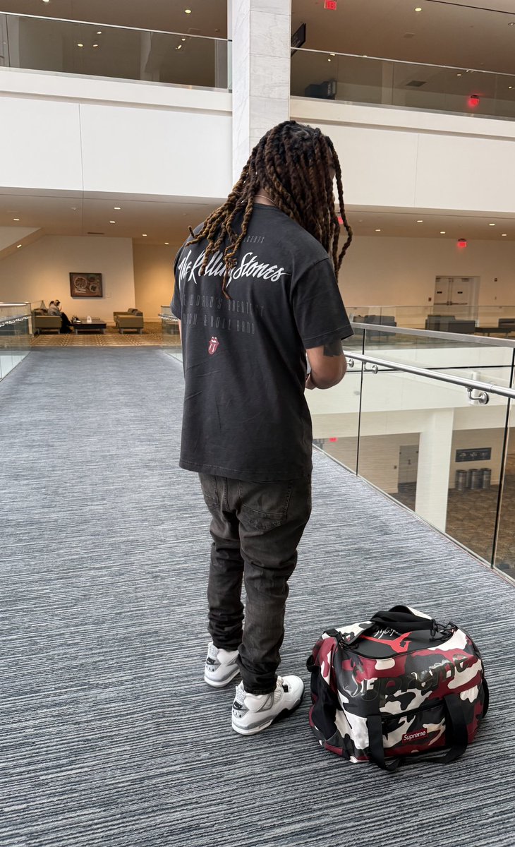 HandsomeSquidward tweet media