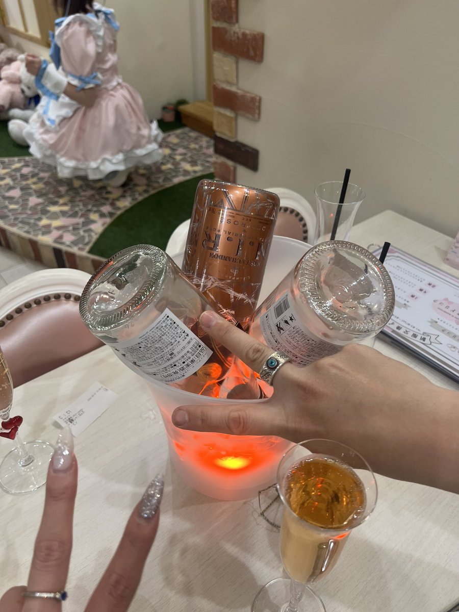 めろ🐈‍⬛シャルロッテ店長＆キッチン長 tweet media