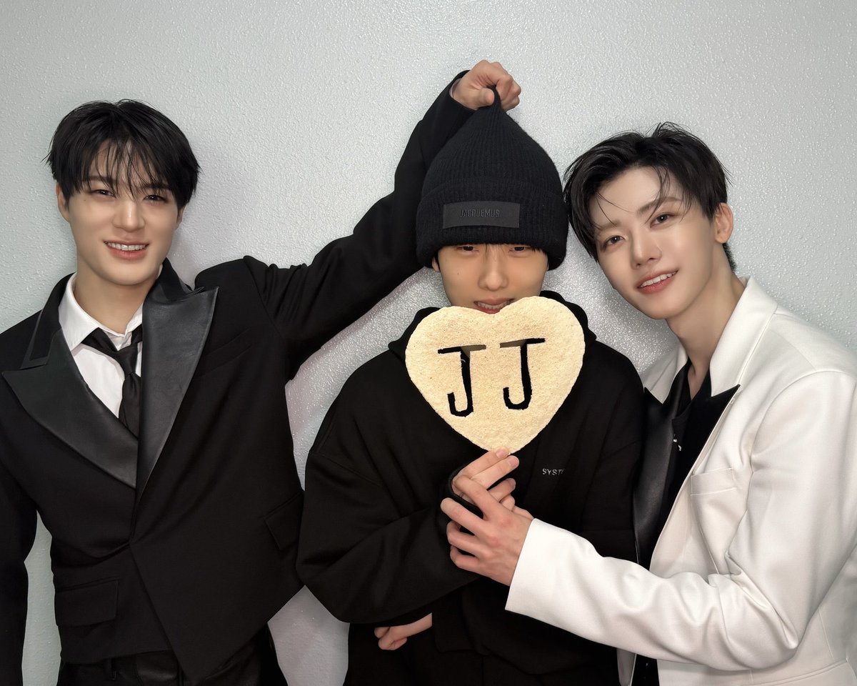 Adekkkk lucuu bangett sihhh😭💗 jieee kamuu bnrann 24 thn kahhh??? Mukaanya kenapaa bayii sekalii gemass🥺🫶🫶