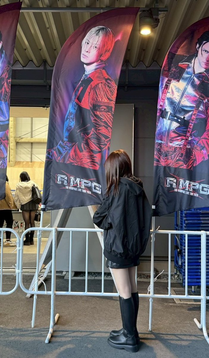 クネ虫 tweet media