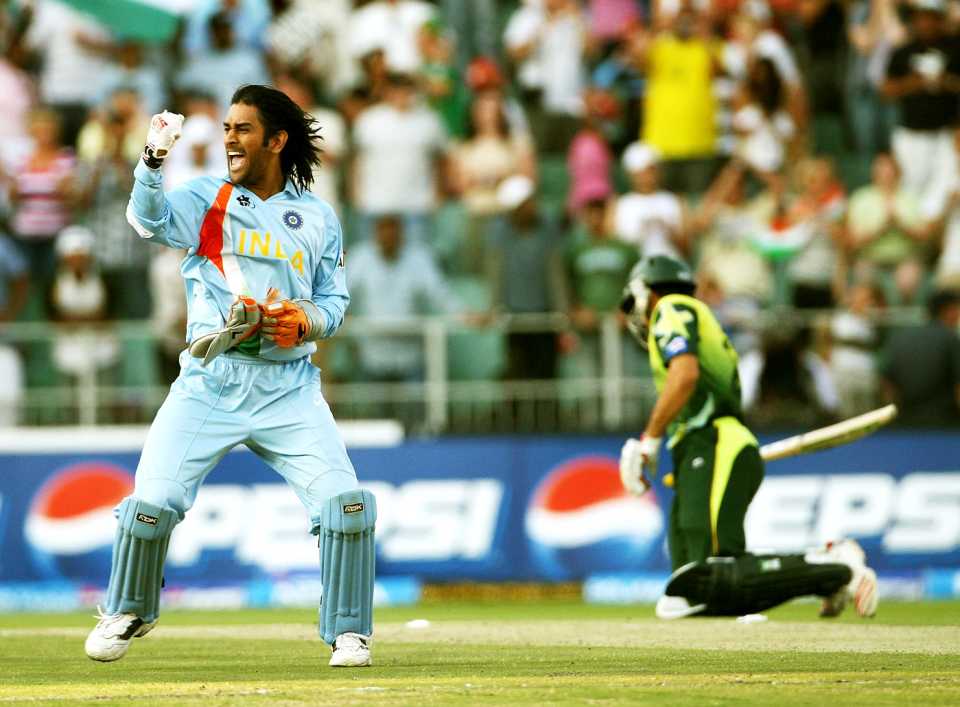 T20னா என்னானே புரியாத காலத்துல

Inexperienced டீம வெச்சிட்டு , கோச் கூட இல்லாம , கேப்டன்சியிலயும் முன் அனுபவம் இல்லாம

சவுத் ஆப்பிரிக்கா மண்ணுல அதுவும் பைனல்ல பாகிஸ்தான ஜெய்ச்சி ட்ராபிய தூக்கீட்டு இந்தியா வரதுலாம் <a href="/msdhoni/">Mahendra Singh Dhoni</a> 🛐🥵💥