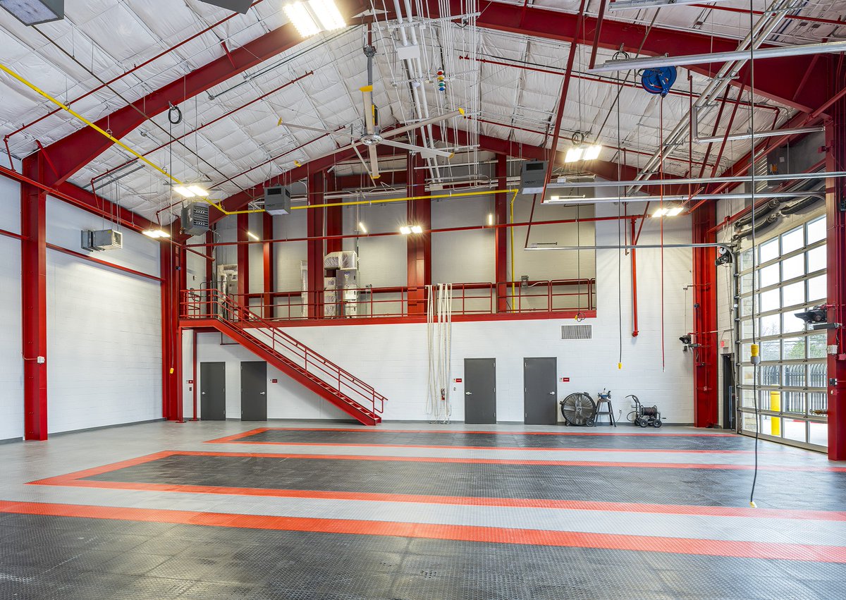 FirehouseNews's tweet photo. 📍 Atascocita, TX, Fire Station #29
🎖️ Combination Notable Award - #FirehouseMagazine #StationDesignAwards
▶️ Spacious fitness room
▶️ Six apparatus bays
▶️ Open-concept common areas
#StationsSunday #Firefighter #FireStation #InQuarters
https://t.co/SSiQ30KIym https://t.co/3zdyV1c6et