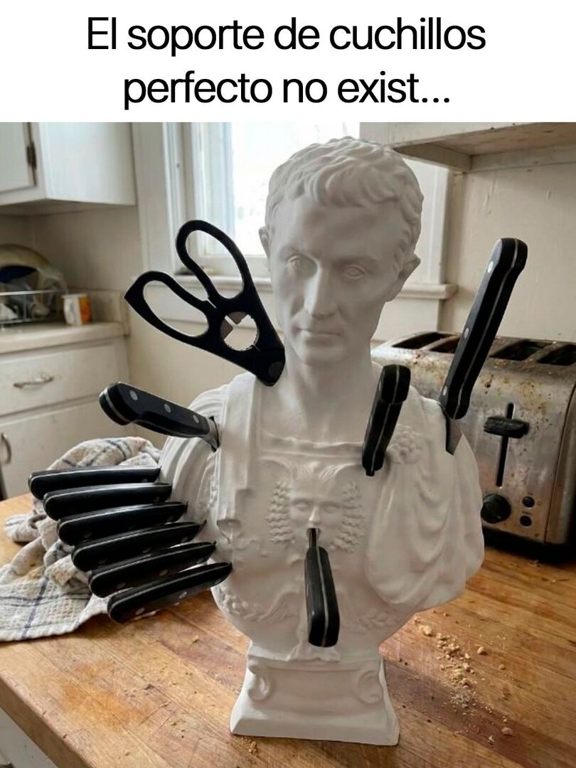 Nombre para este soporte de cuchillos: 👍 César cortador ❤️ Gladiador de cocina 😂 El emperador afilado 😮 Señor cuchillín 😢 Julio Chef