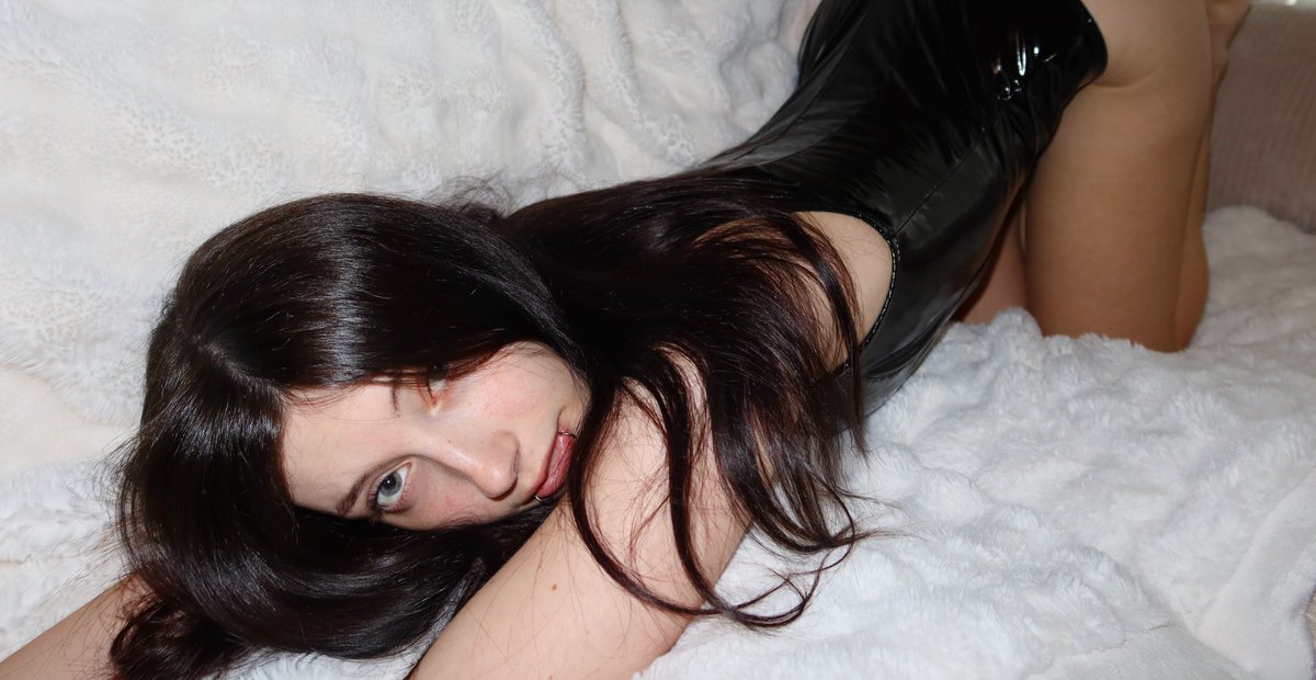 princess em tweet media