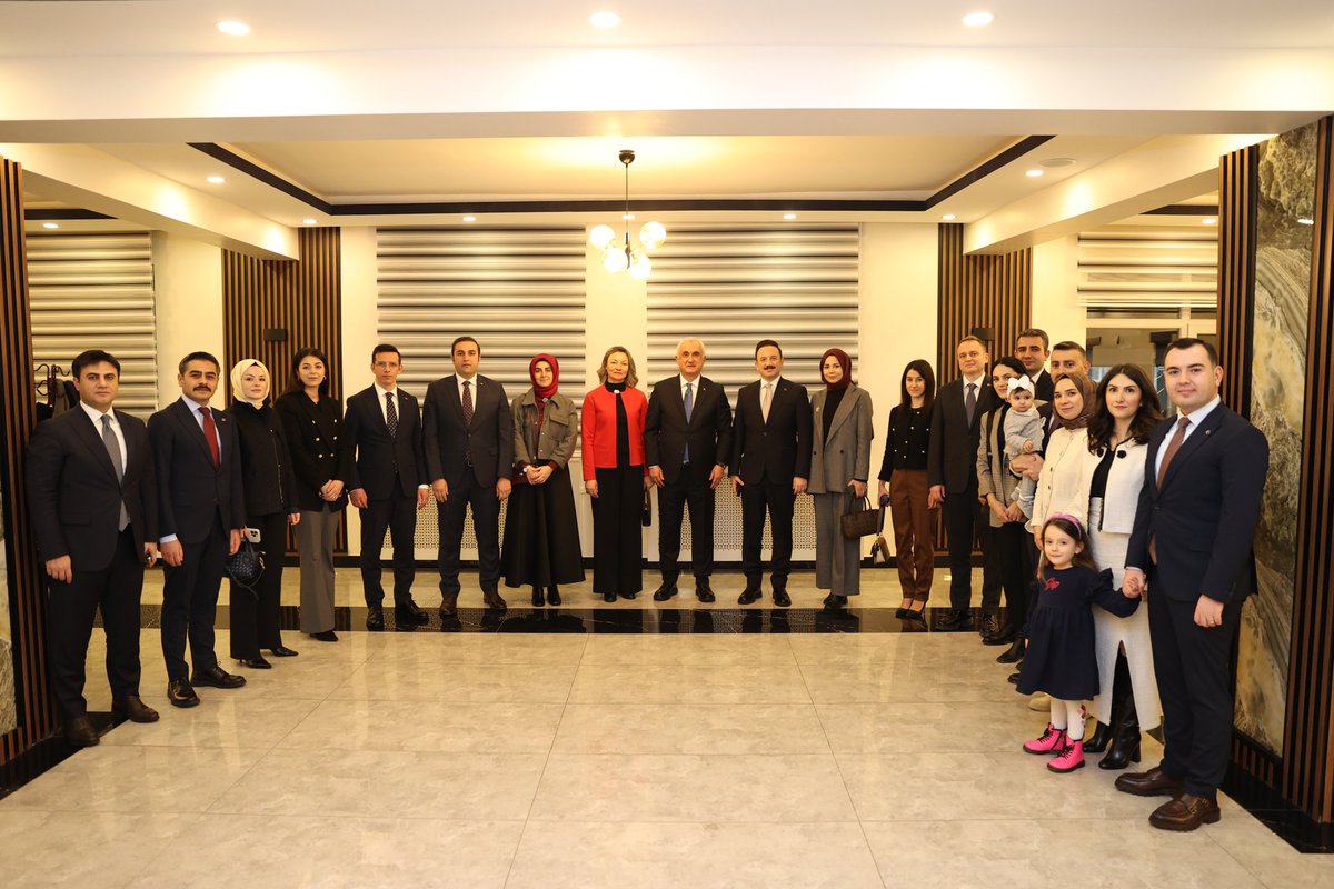 TCMusValiligi's tweet photo. Valimiz Sayın @Valiavnicakir, eşi Bahar Çakır Hanımefendi ile birlikte, Valiliğimizce Vali Yardımcılarımız, kaymakamlarımız ve aileleri için düzenlenen iftar programına katıldı.#Muş

📍Jandarma Sosyal Tesisleri https://t.co/lNXqDrMLVi