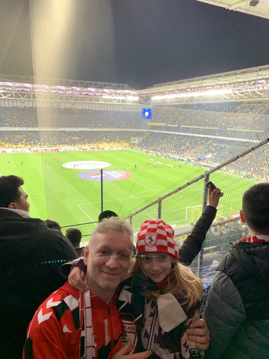 SinanEroglu555's tweet photo. Kar kış soğuk farketmez ❤️🤍 @Samsunspor https://t.co/1qinsiNbrs