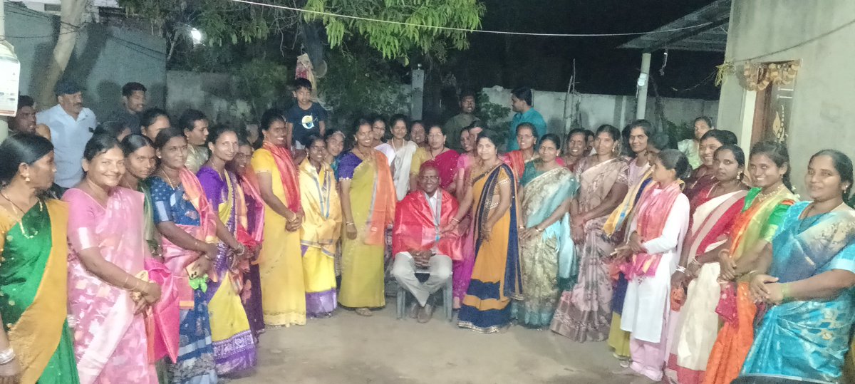 డా.ఆర్ఎస్ ప్రవీణ్ కుమార్ తెలిపారు
ఈ రోజు అంతర్జాతీయ మహిళా దినోత్సవం సందర్భంగా కాగజ్ నగర్ మండలంలోని భట్పల్లిలో బిఆర్ఎస్ ఆధ్వర్యంలో జరిగిన వేడుకల్లో ముఖ్య అతిథిగా హాజరై మాట్లాడారు. 
మహిళలు ఇంటిపనులకే పరిమితం కావొద్దని, ఇతర పనుల్లో నైపుణ్యం సాధించి ఆదాయ మార్గాలు అన్వేషించాలని కోరారు
