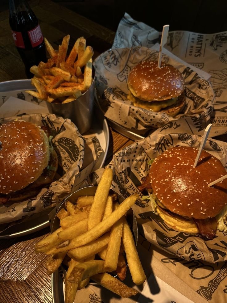 Poppys_Muzzle's tweet photo. 🍔 threads of my food polls
   ╰┈➤ a food thread
cals don't count
🏷️: #edtwt #foodpoll #thisorthat #interactive #distraction #food

♡ / ↺ appreciated https://t.co/m64h29gY6m