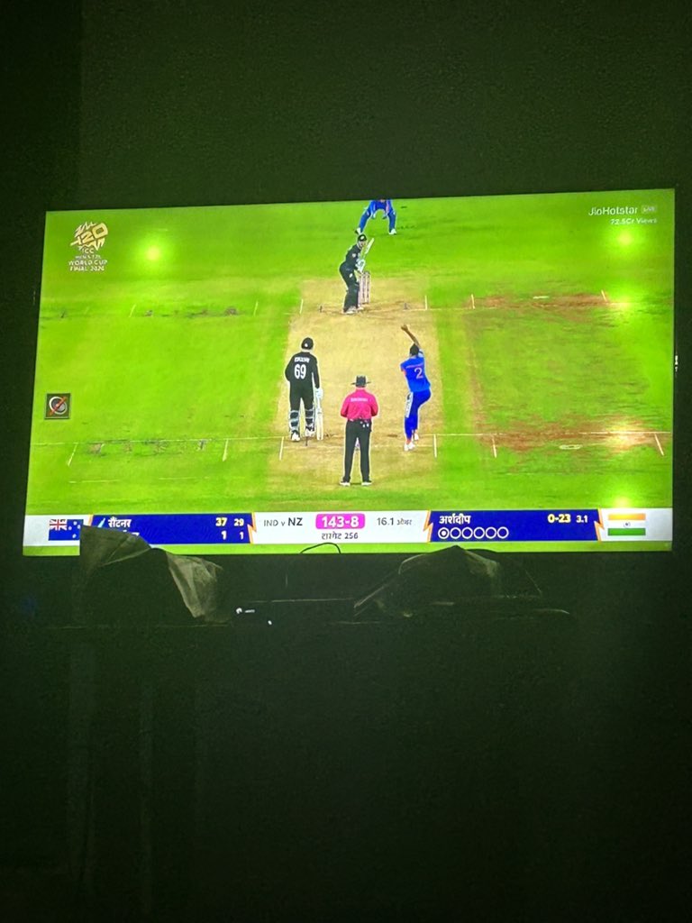 PrateekGoel2002's tweet photo. Match mein mja hi nhi bcha…

Varun ko 2 over extra krwao ab…

#INDvsNZ https://t.co/LfMzPvpVkt