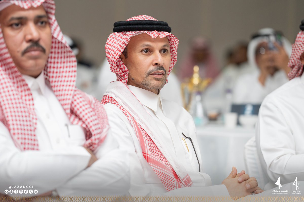 بحضور رئيس مجلس إدارة ⁧#غرفة_جازان⁩ الأستاذ حامد بن جمعان الحمراني، والنائب الأول لرئيس المجلس الأستاذ سعيد بن نصار، وأعضاء مجلس الإدارة، والأمين العام الدكتور ماجد الجوهري تقيم الغرفة ممثلة في اللجنة القطاعية لريادة الأعمال الموسم الثاني من برنامج #سوالف_ريادية؛ لقاء يجمع رواد