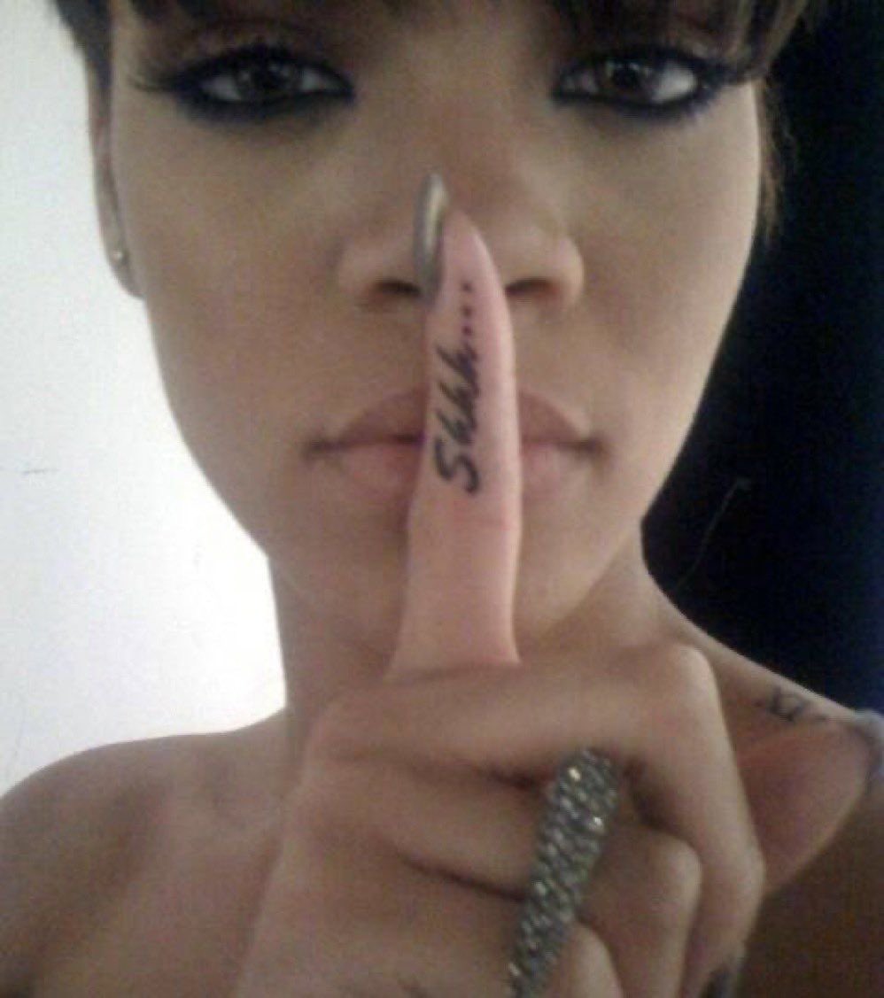 neonnostalgia's tweet image. putting my phone on DND for the rest of the day #protectyourpeace