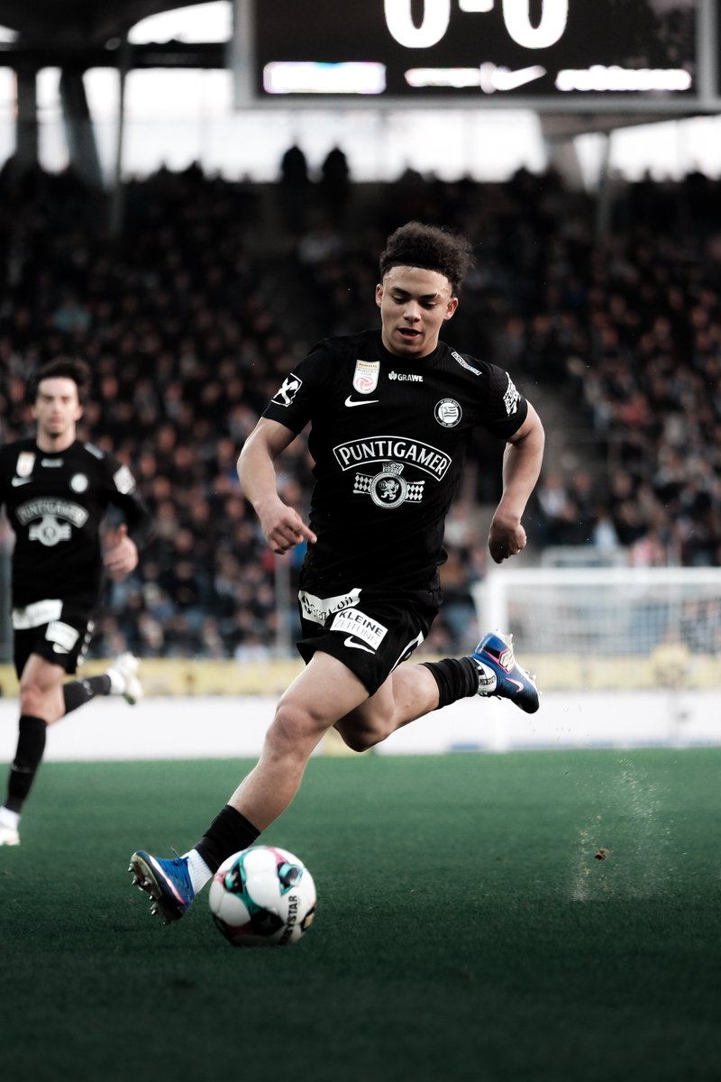 SKSturm's tweet photo. ⚡️ #sturmgraz #AdmiralBL #STUALT
__________
STU 0:0 ALT |⏱️50' https://t.co/yhrb7EuPAw