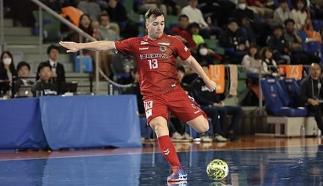 gustavomunana's tweet photo. 🆕 Cambio de pivots zurdos en ElPozo Murcia en la temporada 2026-27

🇧🇷 Rafa Santos (35) no renueva y regresará al Nagoya japonés, club del que vino en 2020

🇪🇸 Gonzalo Santa Cruz (21) llegará  de O Parrulo Ferrol con la carta de libertad

🔏 Fran Serrejón ata a la perla coruñesa https://t.co/OHmoOfyI0A