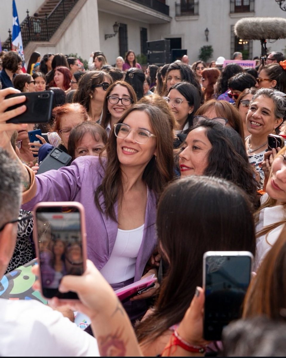 lipasgomez's tweet photo. te quiero mucho camila vallejo ningún facho me hará odiarte https://t.co/GWEvStSaZE