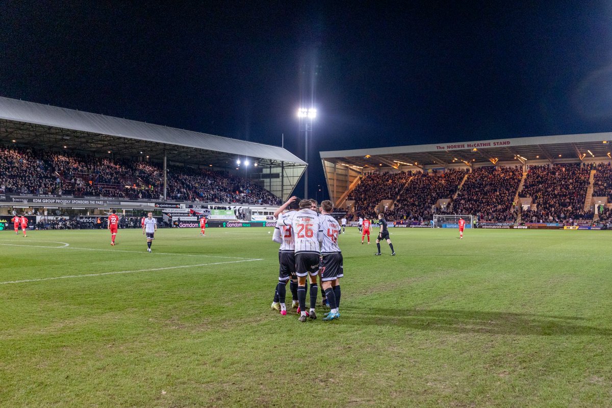officialdafc's tweet photo. What a backing last night 👏

10,399 in attendance at KDM Group East End Park 🏁

📸 Ezra McYoung https://t.co/DFtux09C5H