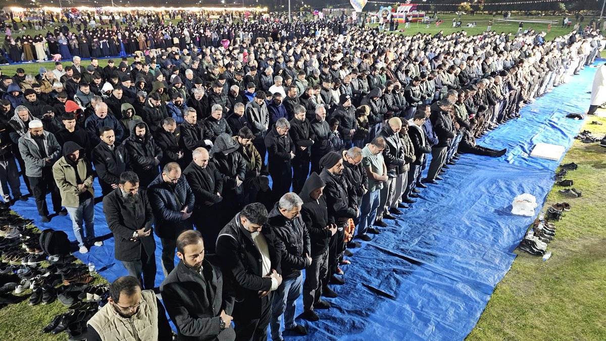 Geleneksel İftar Buluşması 🌙

Alparslan Kuytul Hocaefendi, talebeleriyle iftar yaptıktan sonra akşam namazını da alanda talebeleriyle eda etti.

📍Adana Merkez Park 

Geleneksel İftarBuluşması
#RamazanRuhunuYaşat
#FurkanHareketi