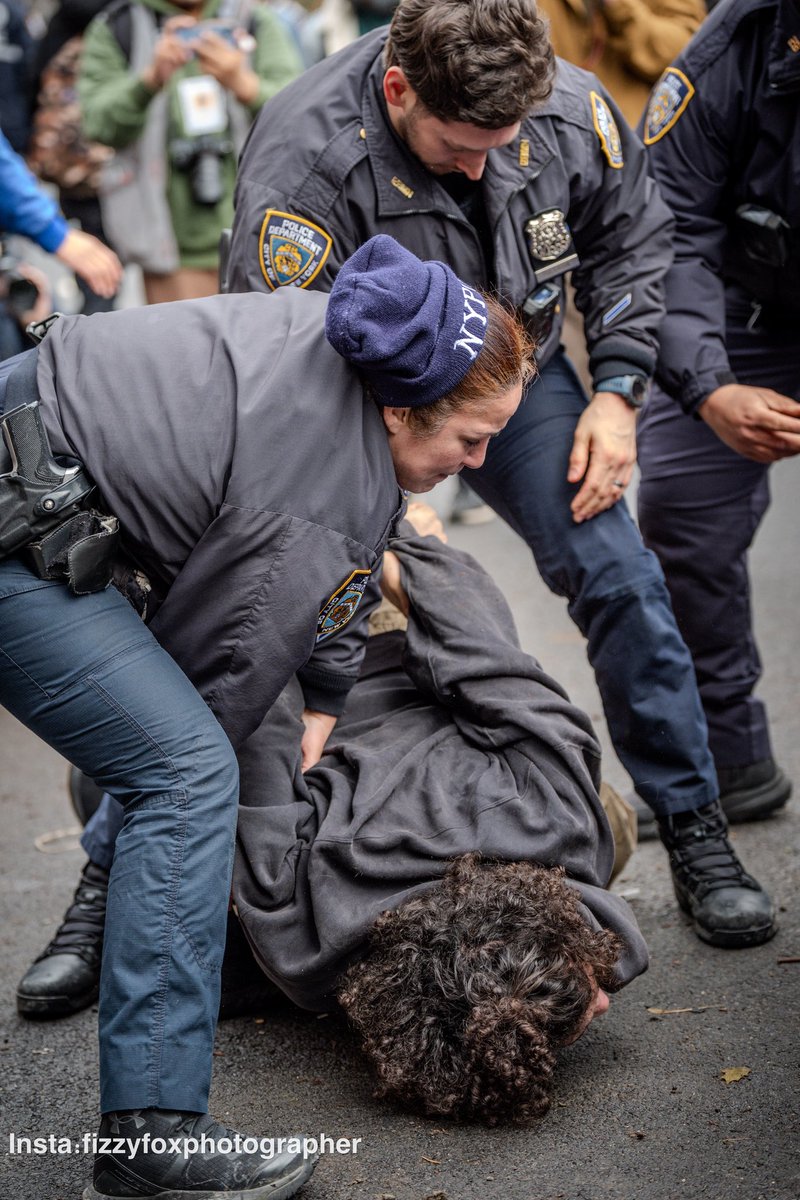 PhotographerFox's tweet photo. @rawsalerts They did end up arresting one of them almost instantly (photos by me) https://t.co/IL6kVk2y2q