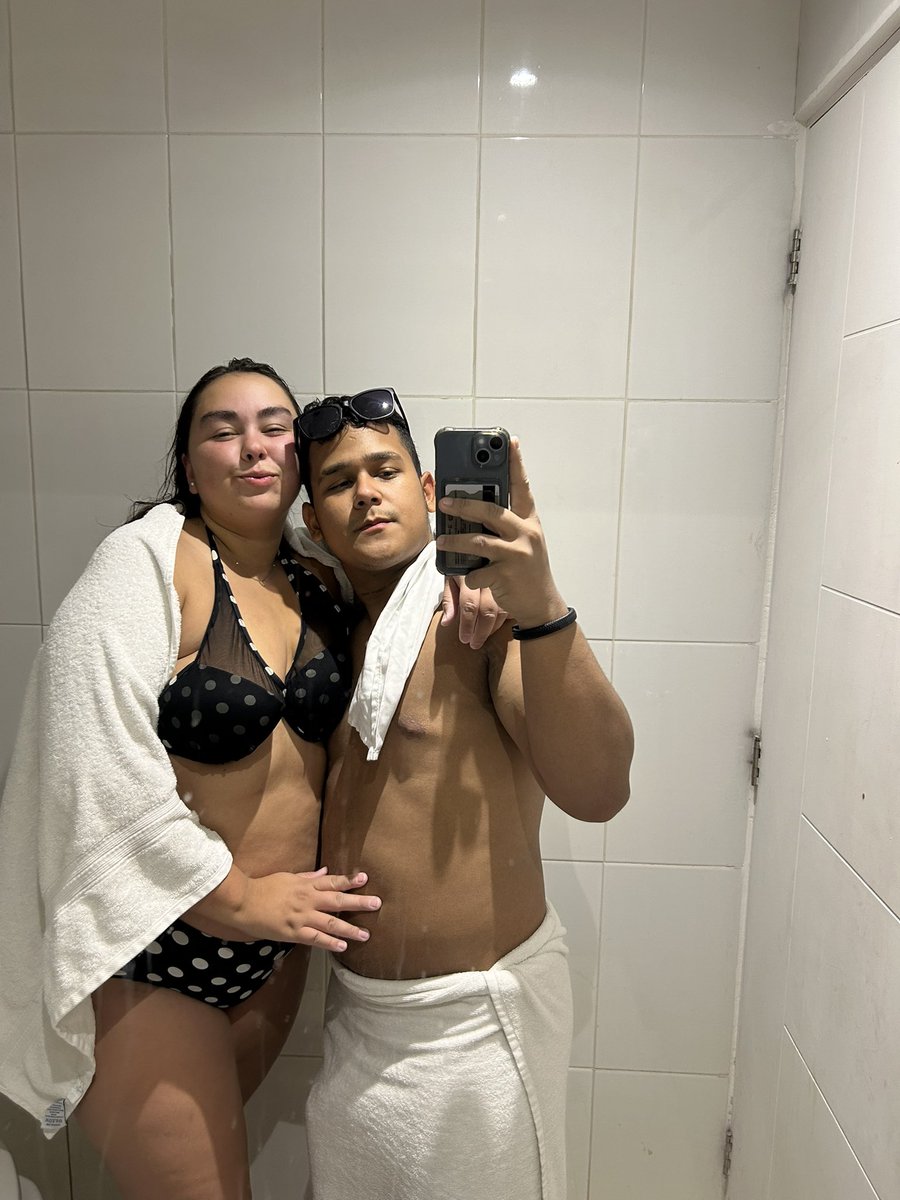 manuellyepezz's tweet photo. Solo quería una foto 🫣🫣 el espejo fue el único testigo de lo que pasó 🫣❤️❤️
@_biker26 preciosa mi baby https://t.co/h98CbA3ZVT