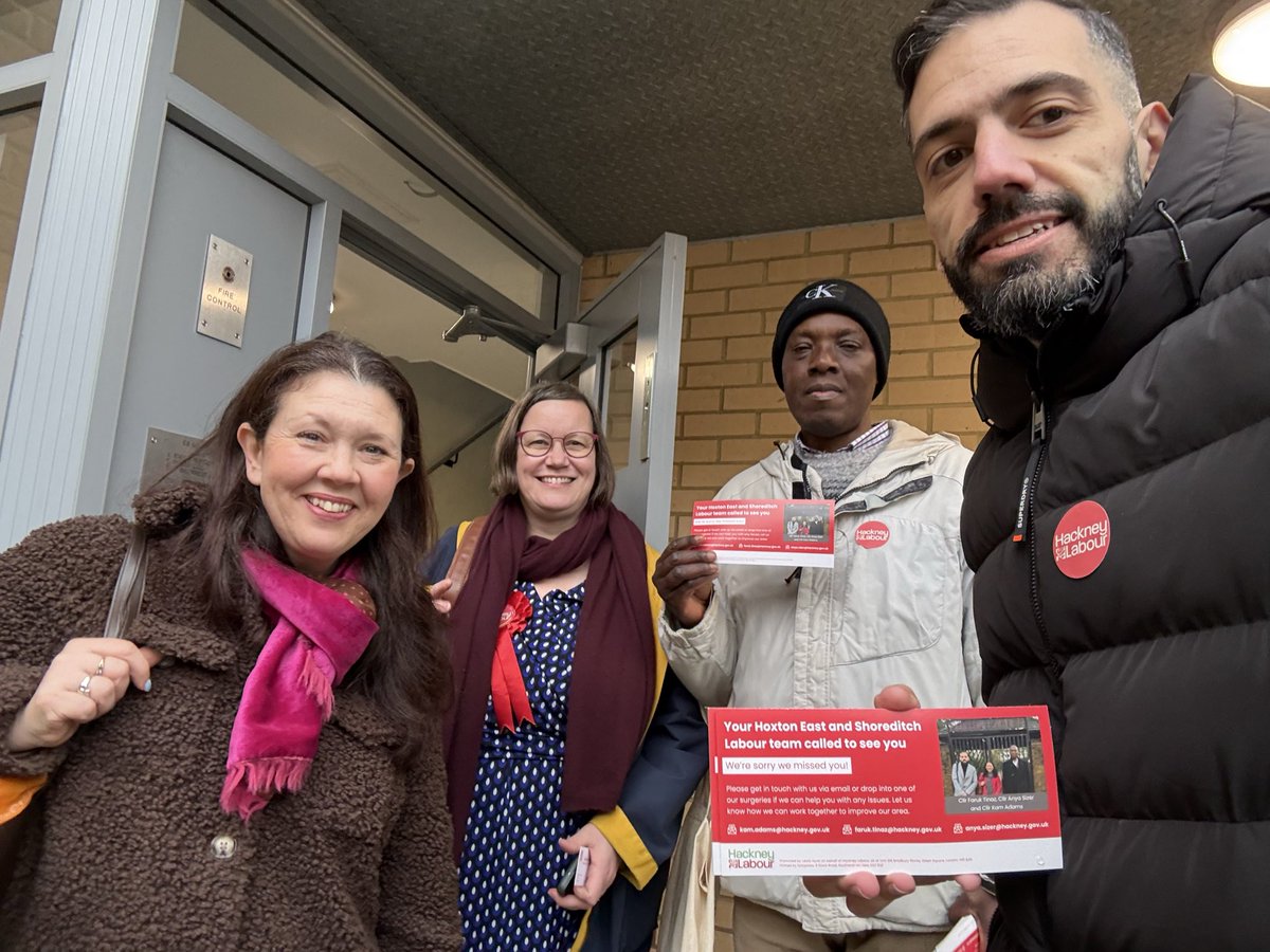 FarukDalTinaz's tweet photo. Cold Sunday out on the #doorstep speaking with residents and hearing what matters most in our community 🚪❄️
Bonus of the day: spotting some fantastic antique car around the area 🚗 #Hoxton
#Labour #LabourDoorstep 🌹 https://t.co/y2e0VZMenN