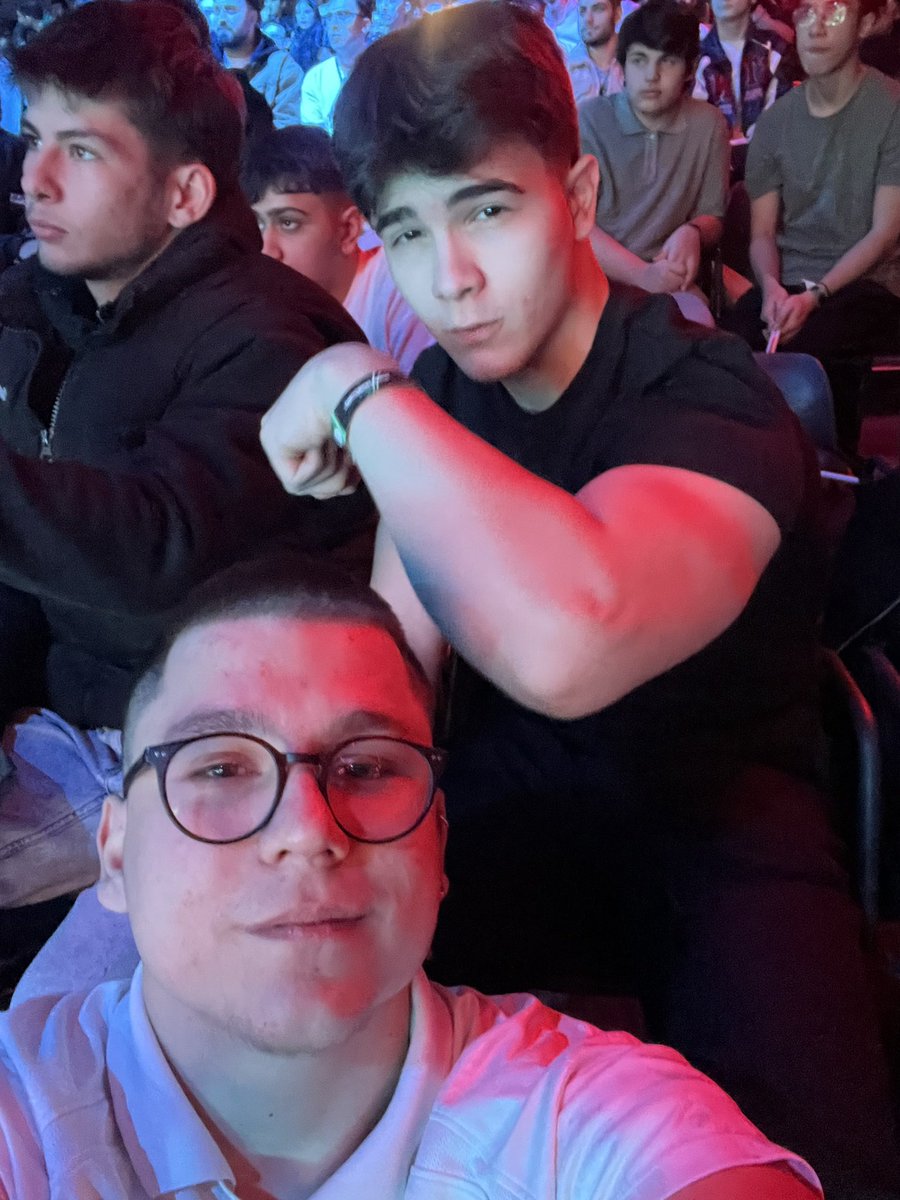 Finoovlr tweet media