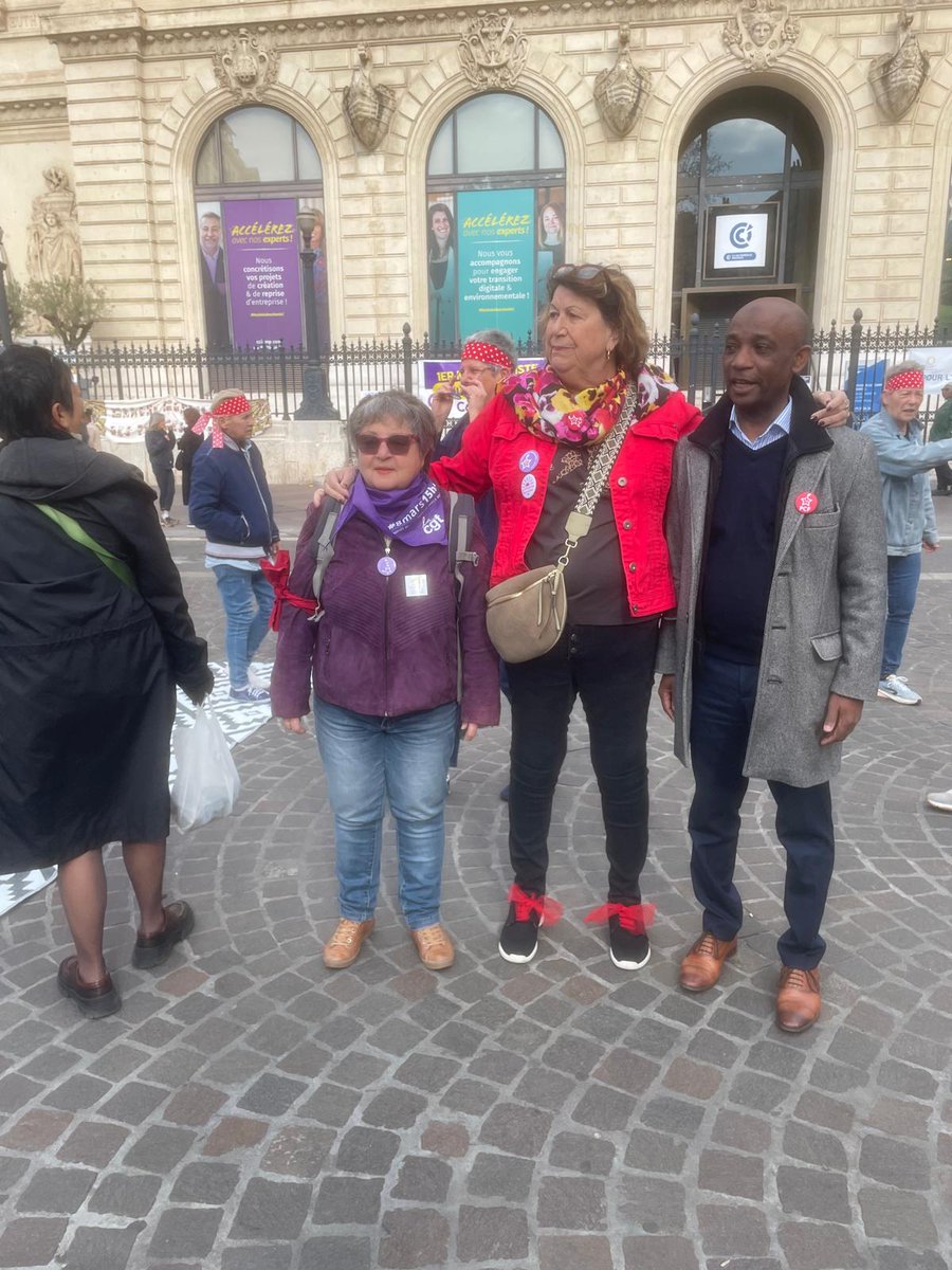 Ibrahim Mze, chef de file communiste du 8ème secteur, ce matin lors de la journée internationale de lutte pour les droits des femmes avec les conseillères PCF à la Mairie de Marseille Marie-Jo Cermolacce et Nathalie Tessier (délégation égalité femmes/hommes)