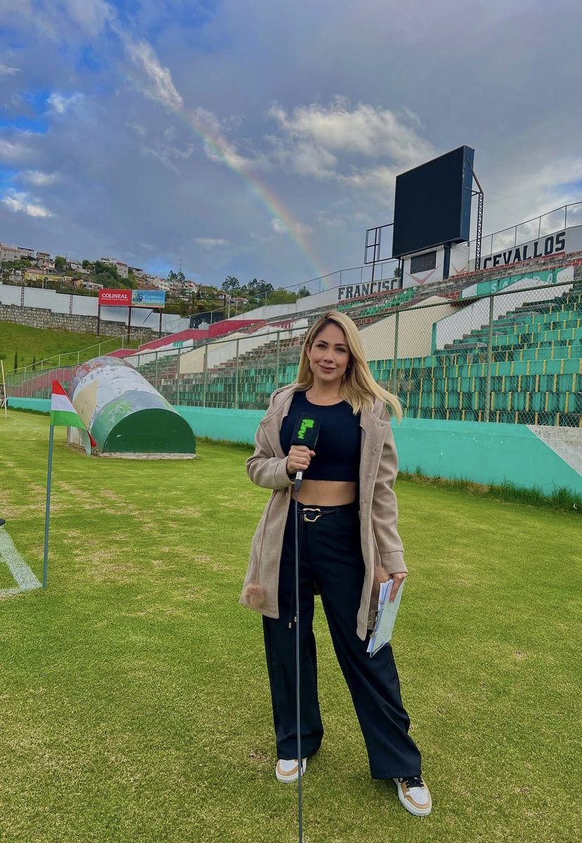 A todas las mujeres que luchan, sueñan y dejan huella cada día feliz Día de la Mujer. 
Y a quienes vivimos el periodismo deportivo, que nuestra voz siga creciendo y ocupando el lugar que merece. Nuestra mayor fortaleza siempre será la inteligencia, la preparación y la pasión.💜⚽️